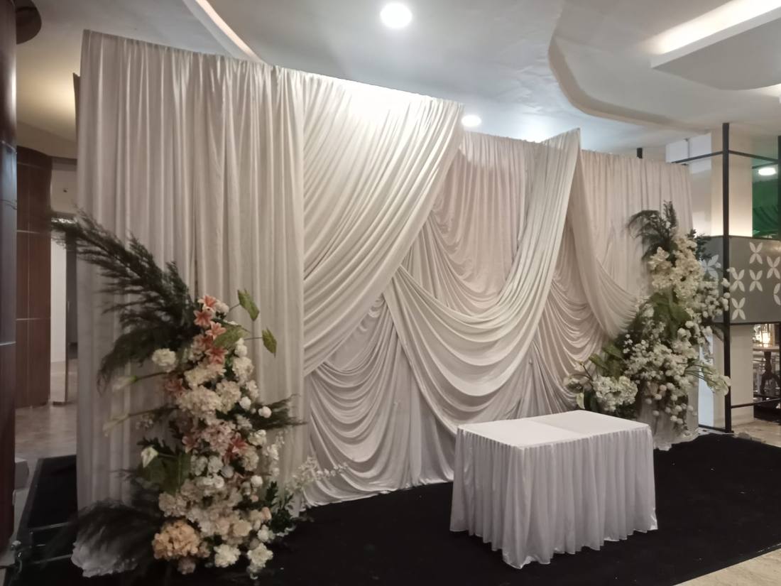 Dekorasi Pelaminan Pernikahan oleh Rushtic
