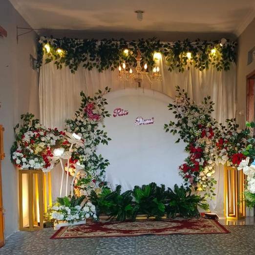 Dekorasi Pelaminan Pernikahan oleh Rushtic