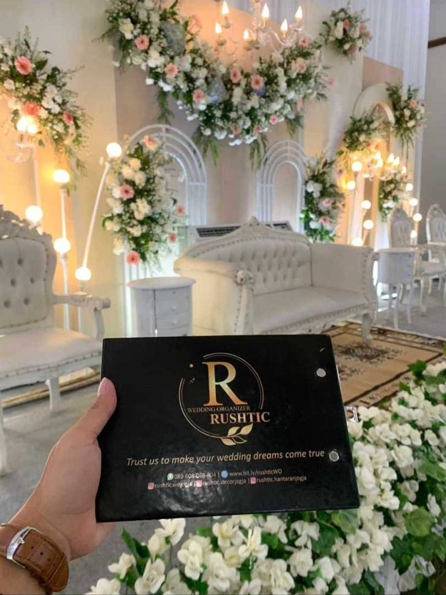Dekorasi Pelaminan Pernikahan oleh Rushtic