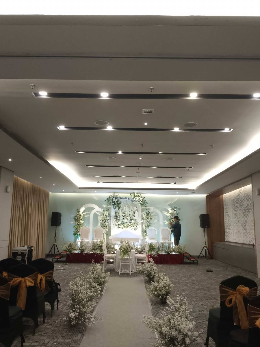 Dekorasi Pelaminan Ballroom oleh Rushtic