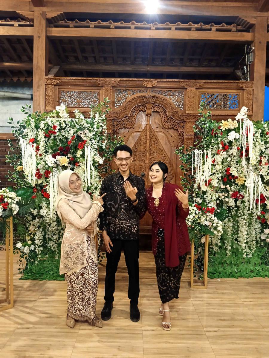 Dekorasi Engagement Tradisional oleh Rushtic