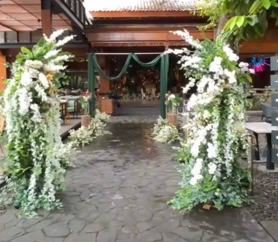 Dekorasi Pelaminan Pernikahan oleh Rushtic